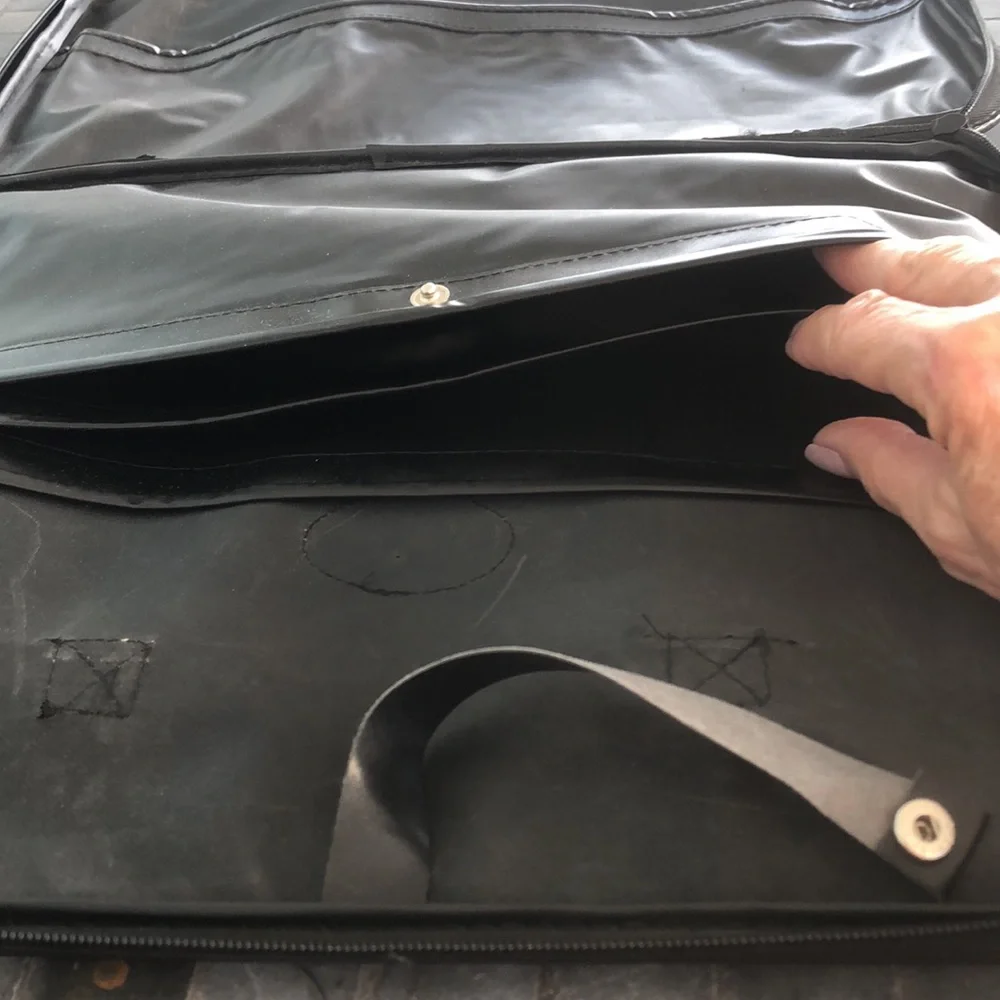 MUSICIANS LAPTOP CARRY CASE • ZIP AROUND STYLE • VINYL • 16” x 12”